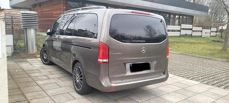 Gebraucht Mercedes V250 190 PS (139 kW) 2017 Braun Van / Kleinbus