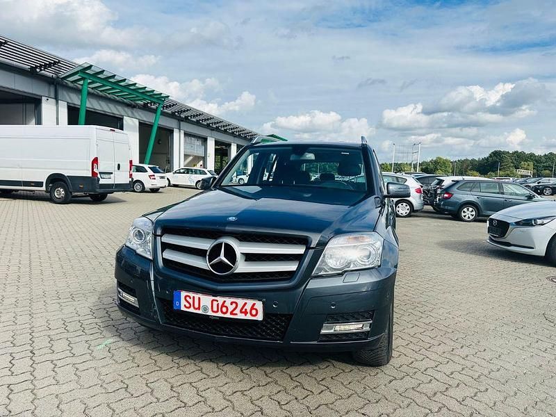 Grau Gebraucht 2010 Mercedes GLK220 SUV | 6.999 € (Fairer Preis) - Bild 1/4