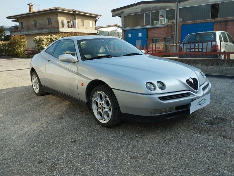 Silber Gebraucht 1995 Alfa Romeo GTV Lusso | 4.900 € - Bild 1/4
