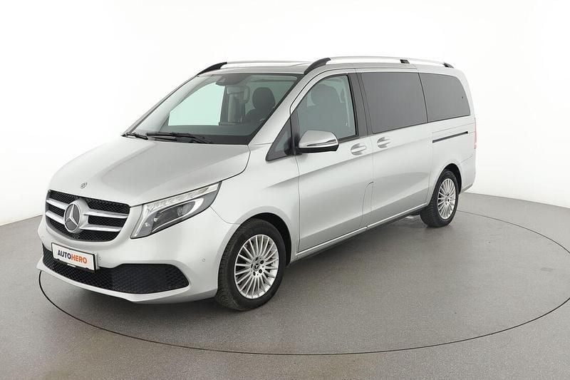 Silber Gebraucht 2020 Mercedes V220 Edition Van / Kleinbus | 40.710 € (Guter Preis) - Bild 1/3
