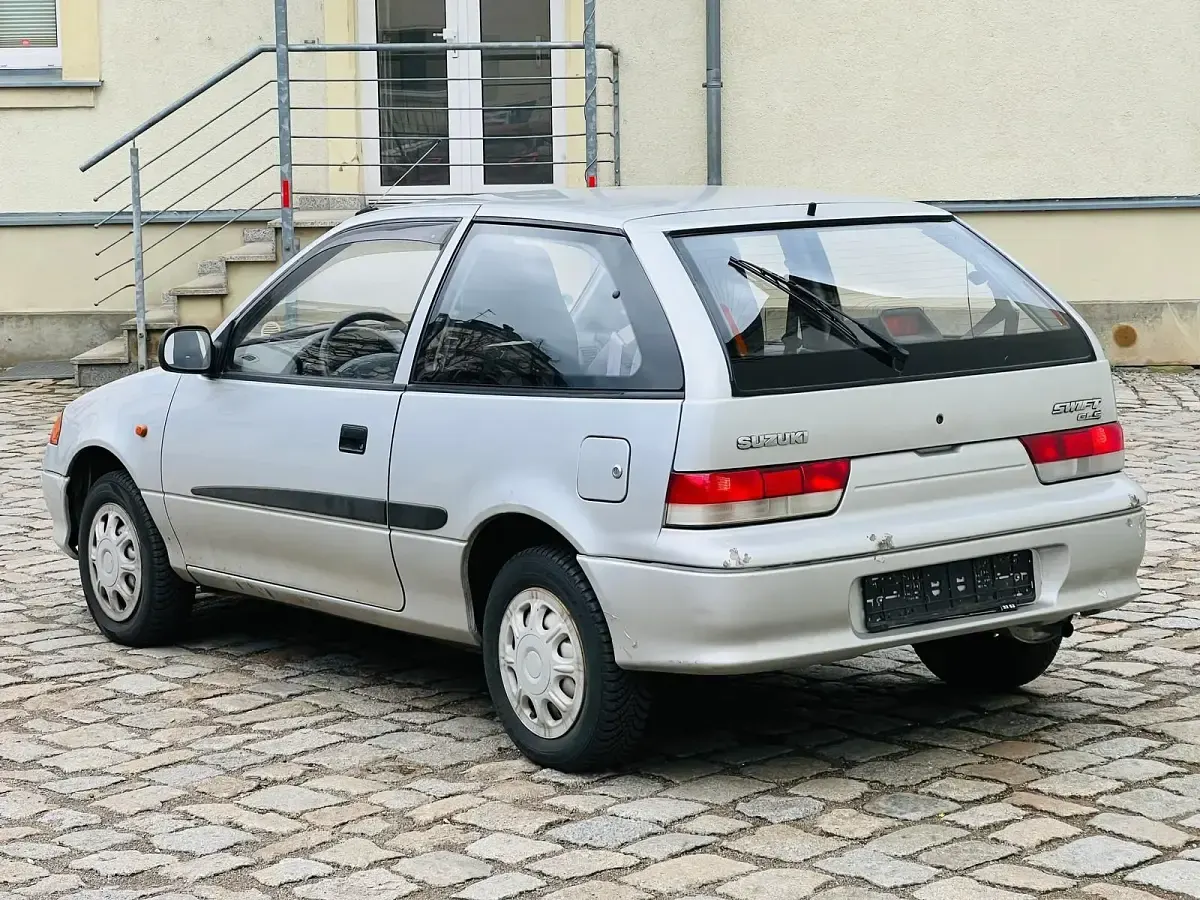 Gebraucht Suzuki Swift GLS 53 PS (38 kW) 2001 Silber Kleinwagen