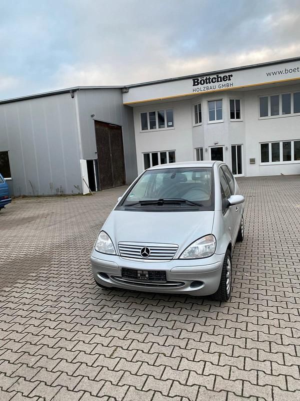 Grau Gebraucht 2002 Mercedes A190 Kleinwagen | 1.750 € (Fairer Preis) - Bild 1/4