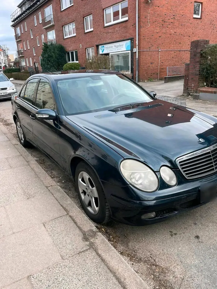 Gebraucht Mercedes E220 150 PS (110 kW) 2002 Schwarz Limousine