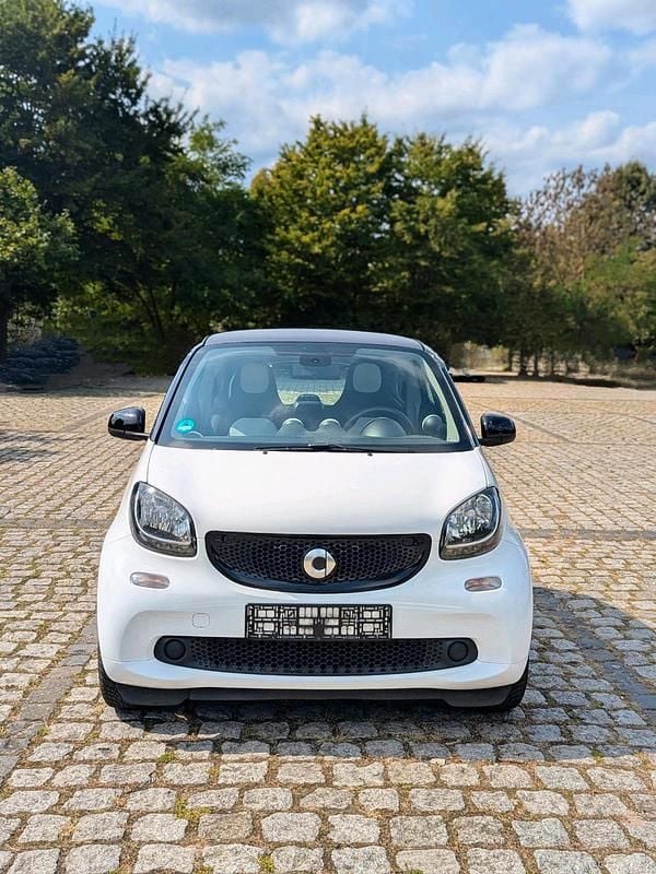 Weiß Gebraucht 2016 Smart ForTwo Coupé Passion Kleinwagen | 8.100 € (Guter Preis) - Bild 1/4