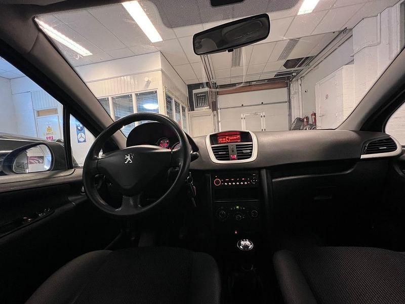 Gebraucht Peugeot 207 Style 92 PS (67 kW) 2011 Grau Limousine