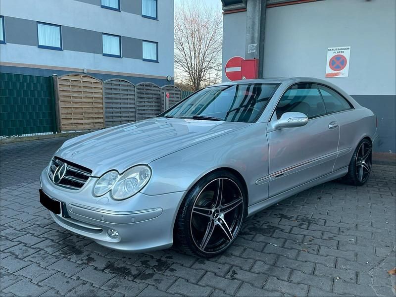 Gebraucht Mercedes CLK320 218 PS (160 kW) 2002 Silber Coupé
