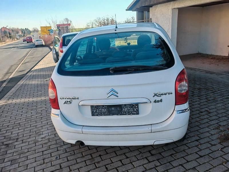 Gebraucht Citroën Xsara Picasso 109 PS (80 kW) 2010 Weiß Van / Kleinbus