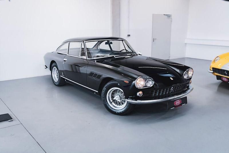 Second-hand Ferrari 330 300 CP (220 kW) 1965 Negru Coupe