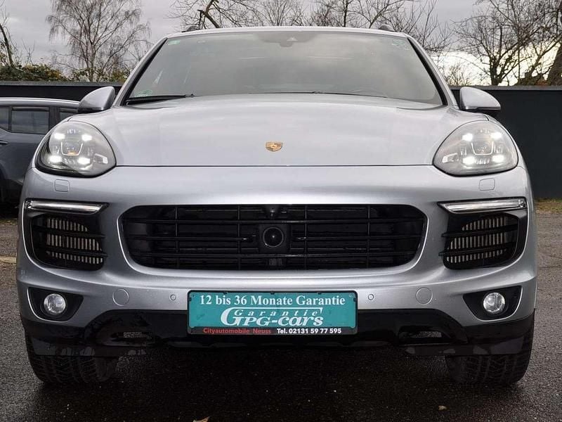 Silber Gebraucht 2017 Porsche Cayenne Platinum Edition SUV | 48.497 € - Bild 1/4