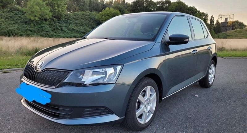 Grau Gebraucht 2015 Skoda Fabia Kleinwagen | 8.800 € (Fairer Preis) - Bild 1/4