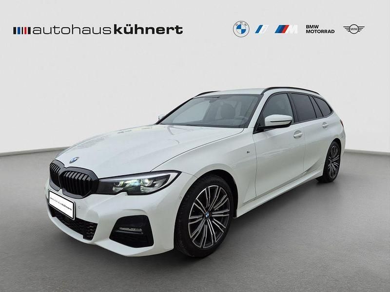 Alpinweiss iii Gebraucht 2022 BMW 320 M Sport Kombi | 32.845 € (Fairer Preis) - Bild 1/4