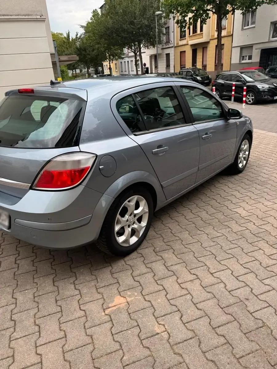 Gebraucht Opel Astra 125 PS (91 kW) 2005 Grau Kleinwagen