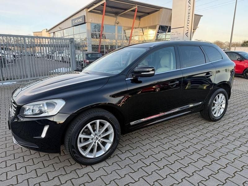Gebraucht Volvo XC60 Summum 150 PS (110 kW) 2017 Black solid "stone" / solid SUV