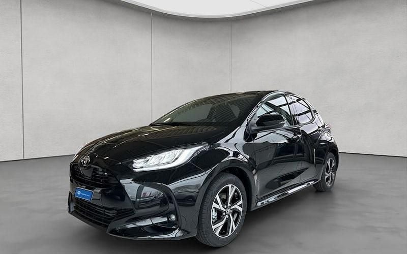 Schwarz Neu 2025 Toyota Yaris Hybrid Limousine | 24.290 € (Guter Preis) - Bild 1/4
