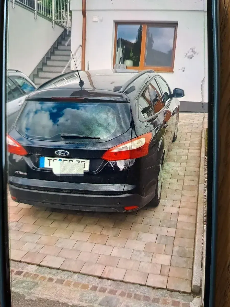 Usado Ford Focus Trend 116 CV (85 kW) 2013 Negro Familiar