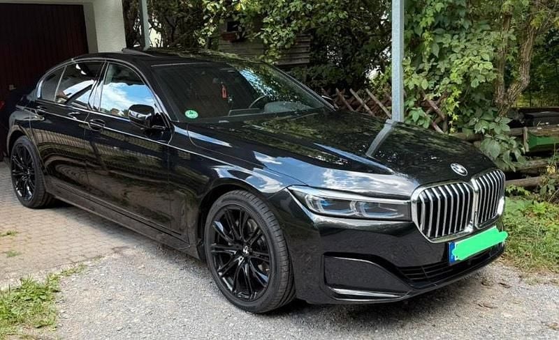 Schwarz Gebraucht 2019 BMW 730 Limousine | 46.500 € (Teuer) - Bild 1/4