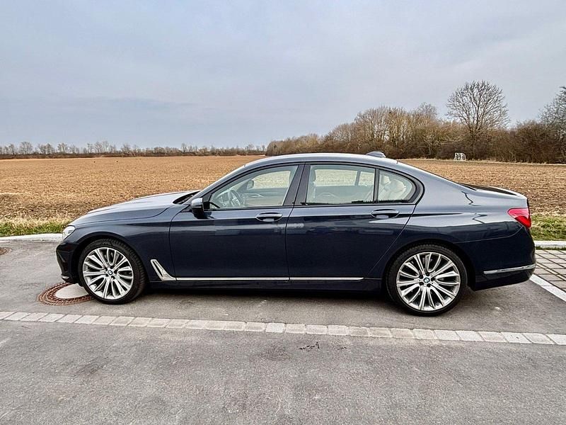 Gebraucht BMW 750 450 PS (330 kW) 2016 Grau Limousine