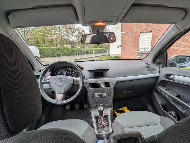 Gebraucht Opel Astra Edition 105 PS (77 kW) 2006 Silber Limousine