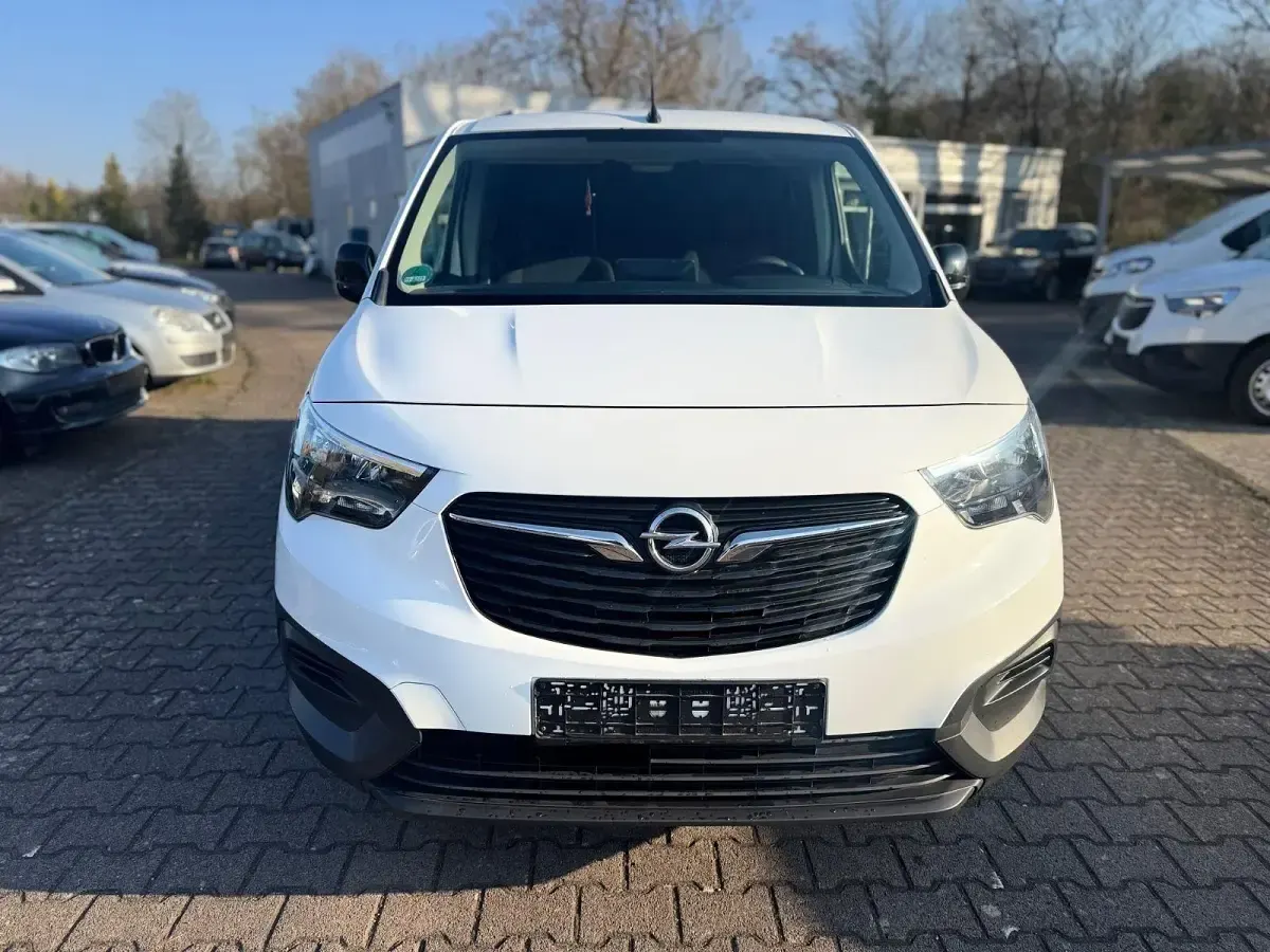 Używany Opel Combo Edition 102 KM (75 kW) 2022 Biały Minivan