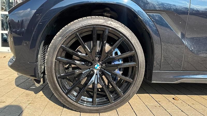 Gebraucht BMW X6 M50 Efficient Dynamics 530 PS (389 kW) 2023 Carbonschwarz metallic SUV