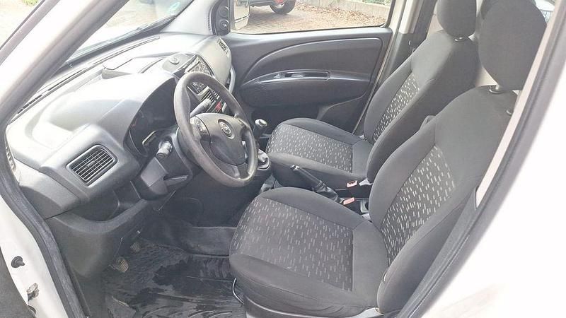 Gebraucht Opel Combo 90 PS (66 kW) 2016 Weiß Limousine