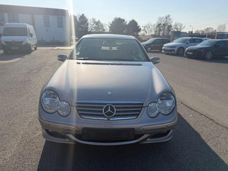 Gebraucht Mercedes C180 143 PS (105 kW) 2007 Silber Coupé