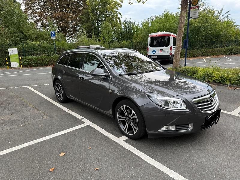 Grau Gebraucht 2012 Opel Insignia Kombi | 4.650 € (Fairer Preis) - Bild 1/4