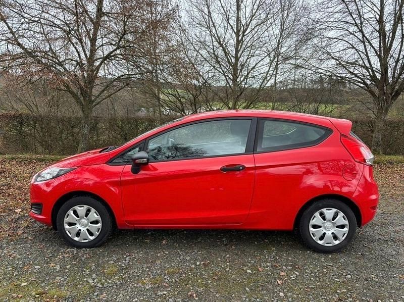 Gebraucht Ford Fiesta Trend 60 PS (44 kW) 2015 Rot Kleinwagen