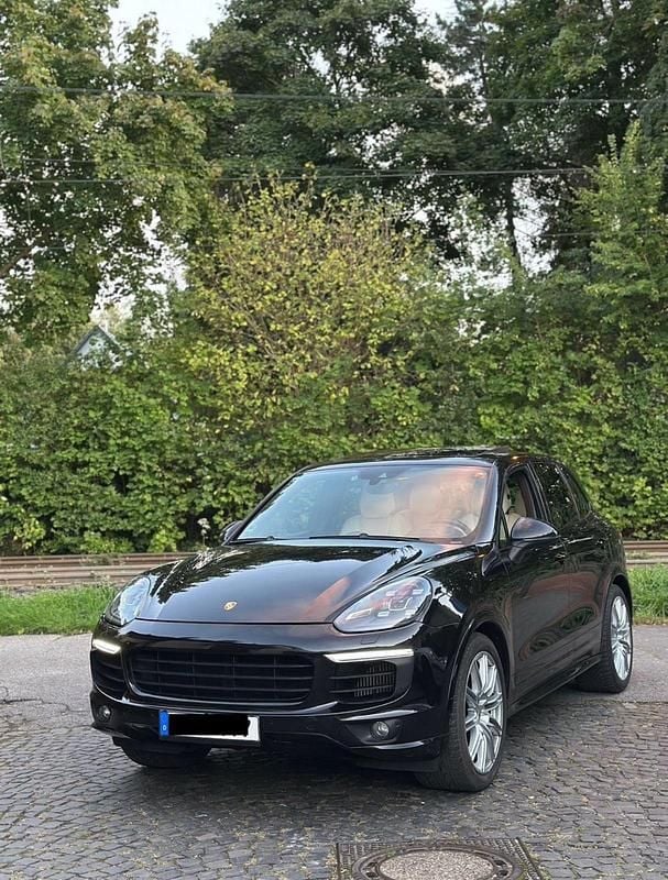 Schwarz Gebraucht 2016 Porsche Cayenne Platinum Edition SUV | 29.990 € (Guter Preis) - Bild 1/4
