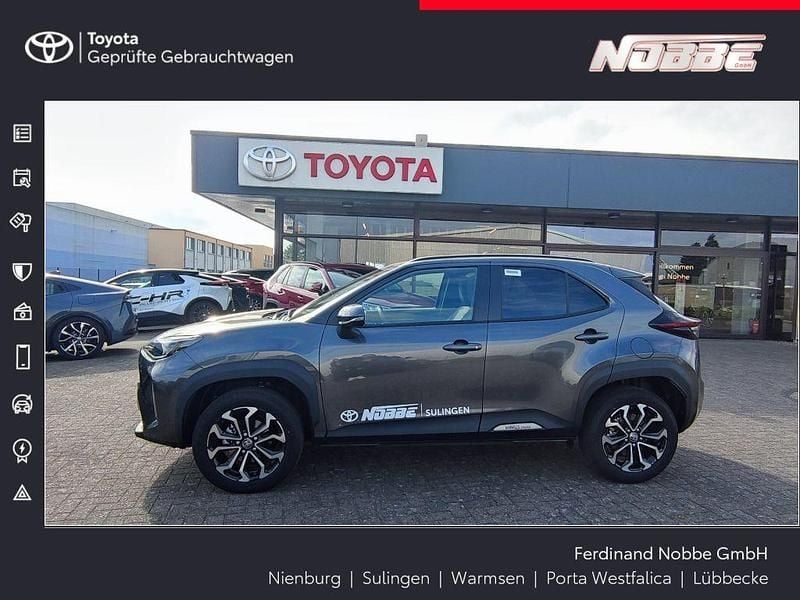 Grau Gebraucht 2025 Toyota Yaris Cross SUV | 30.790 € (Fairer Preis) - Bild 1/2