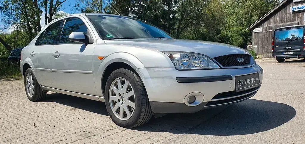 Gebraucht Ford Mondeo Futura 110 PS (80 kW) 2003 Silber Limousine