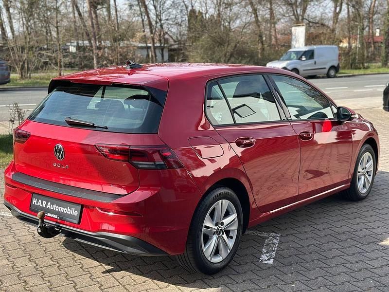 Używany VW Golf VIII 150 KM (110 kW) 2022 Czerwony Sedan/Limuzyna