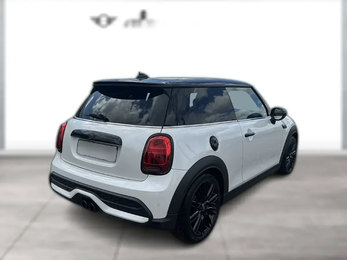 Gebraucht Mini Cooper S Classic 178 PS (130 kW) 2024 Weiß metallic Kleinwagen