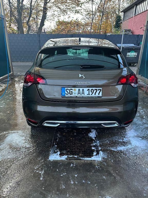 Braun Gebraucht 2011 Citroën DS4 Sport Chic Kleinwagen | 3.950 € (Superpreis) - Bild 1/4