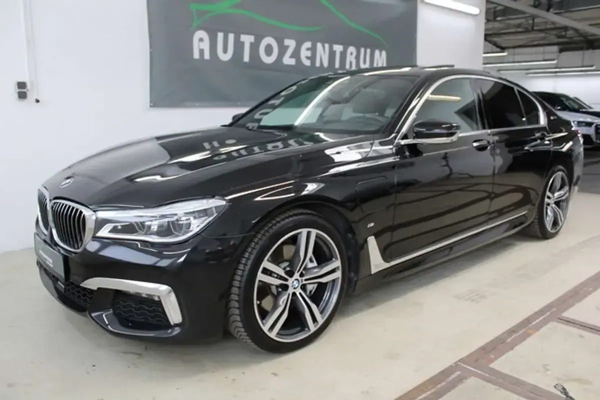 Gebraucht BMW 740 M Sport 258 PS (189 kW) 2018 Black sapphire Limousine