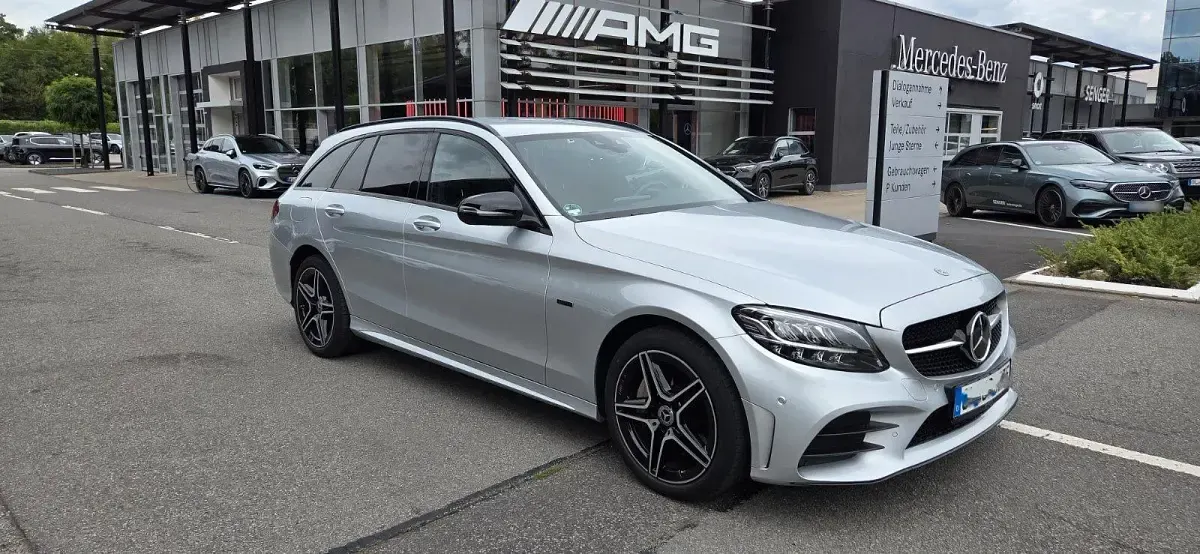 Gebraucht Mercedes C300e AMG 194 PS (142 kW) 2021 Silber Kombi