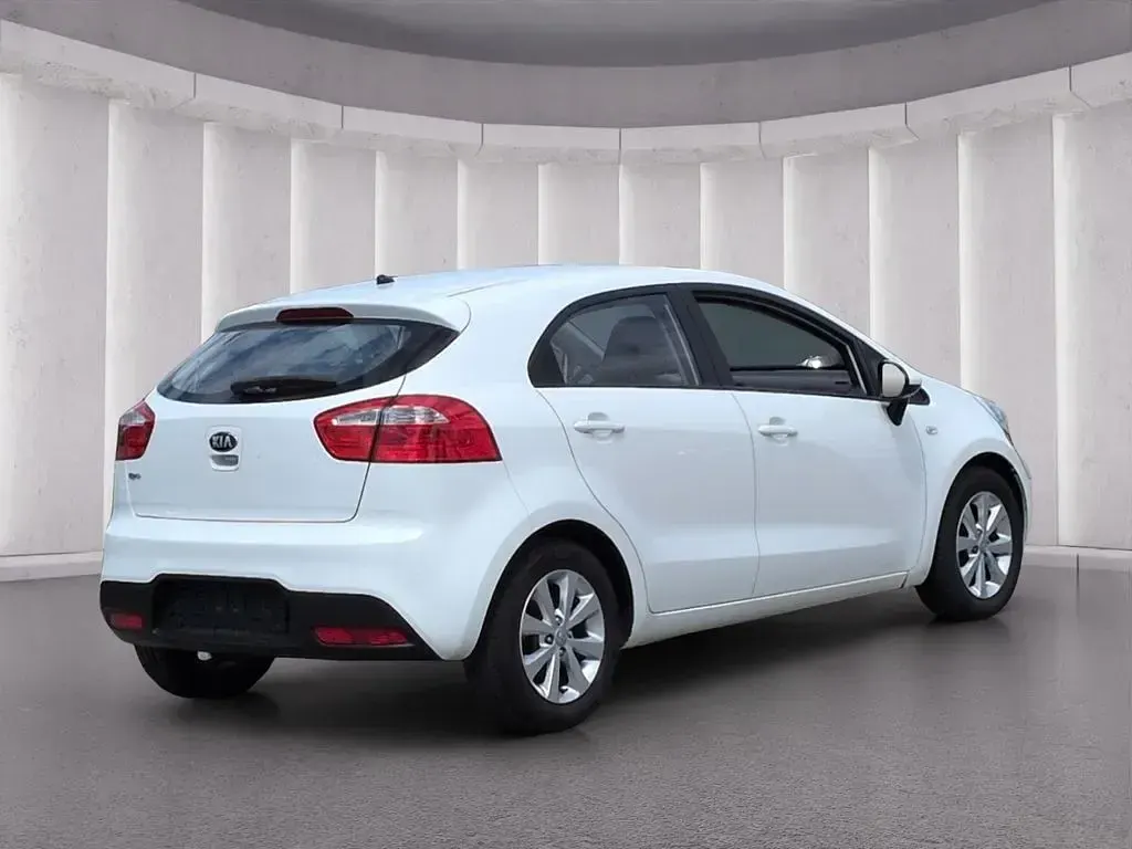 Gebraucht Kia Rio Attract 86 PS (63 kW) 2014 Ud) clear white (weiss Kleinwagen