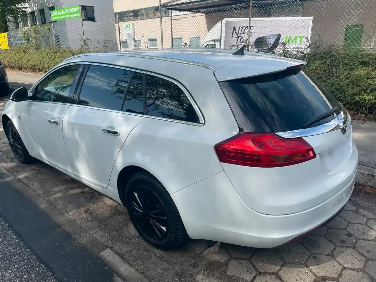 Używany Opel Insignia 160 KM (117 kW) 2011 Biały Kombi