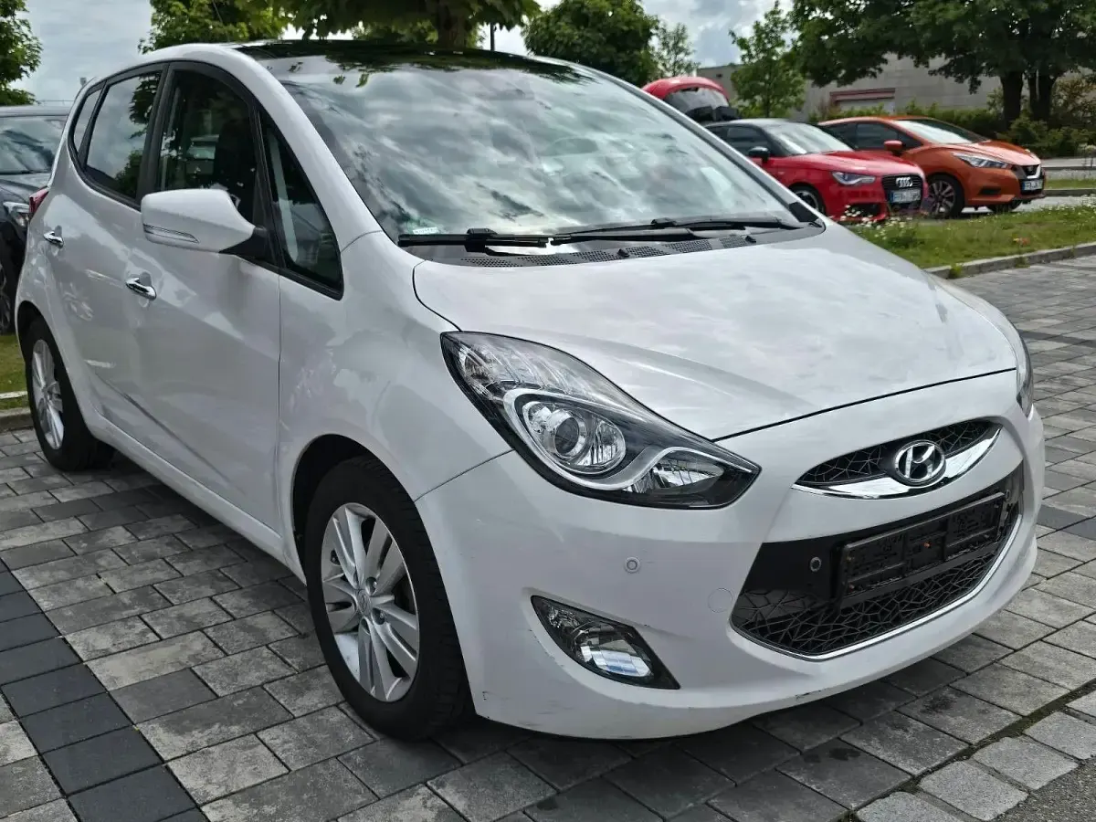 Gebraucht Hyundai ix20 125 PS (91 kW) 2012 Weiß Kleinwagen