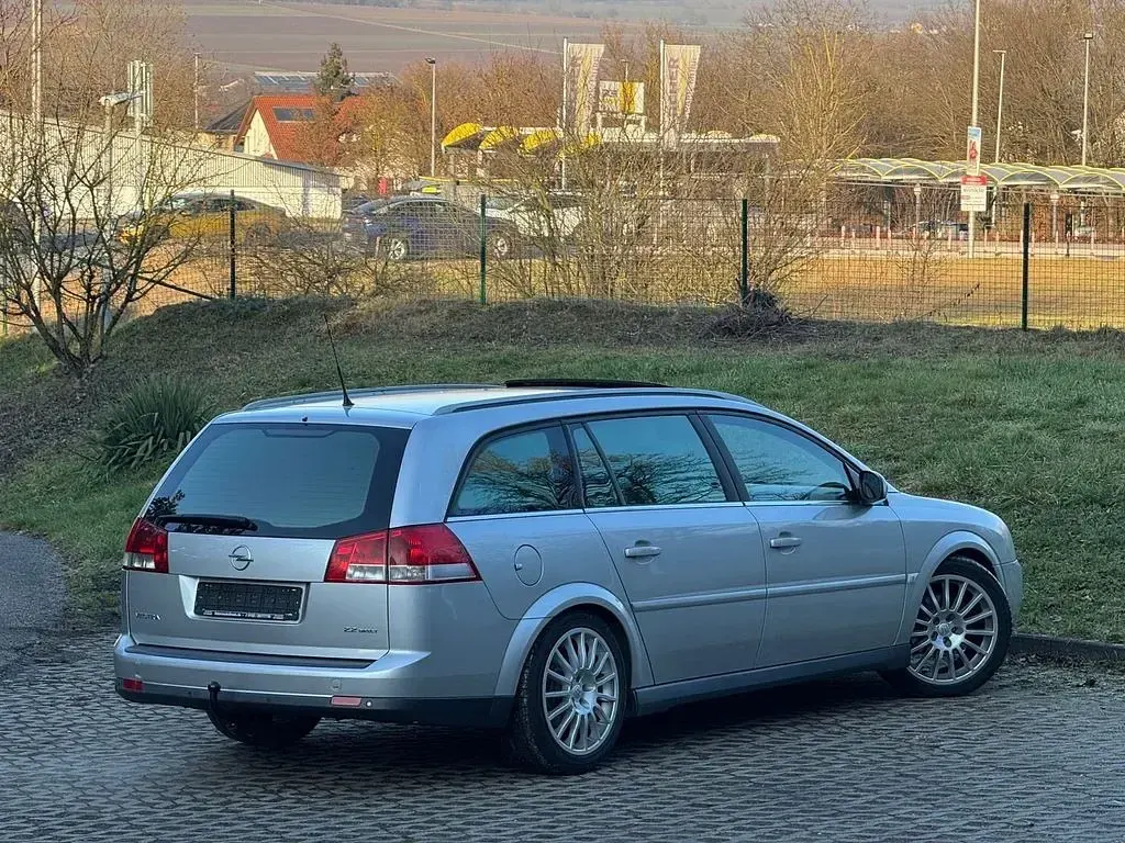 Gebraucht Opel Vectra Elegance 155 PS (114 kW) 2004 Silber Limousine