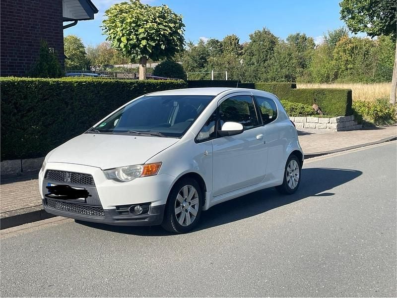 Weiß Gebraucht 2010 Mitsubishi Colt Kleinwagen | 1.800 € - Bild 1/4