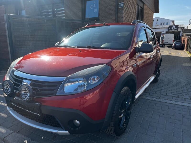 Rot Gebraucht 2011 Dacia Sandero Stepway Kleinwagen | 3.690 € (Fairer Preis) - Bild 1/4