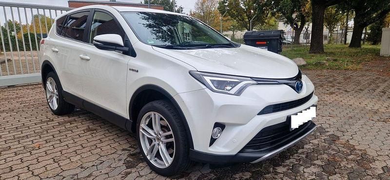 Weiß Gebraucht 2017 Toyota RAV4 Hybrid Edition-S SUV | 16.700 € (Guter Preis) - Bild 1/4