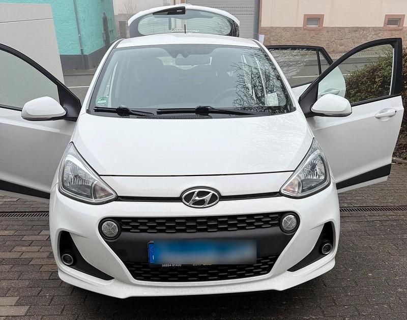 Weiß Gebraucht 2018 Hyundai i10 Kleinwagen | 11.500 € - Bild 1/4