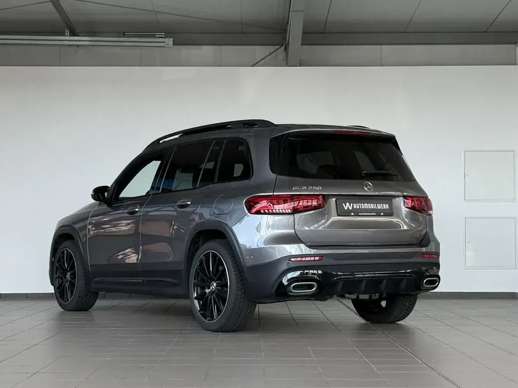 Gebraucht Mercedes GLB250 AMG line 224 PS (164 kW) 2023 Grau SUV