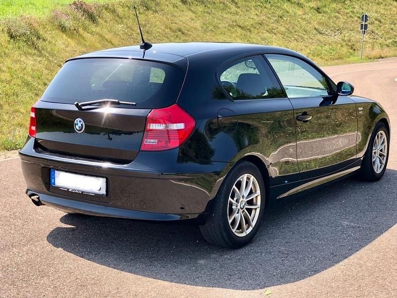 Gebraucht BMW 118 143 PS (105 kW) 2008 Schwarz Kleinwagen