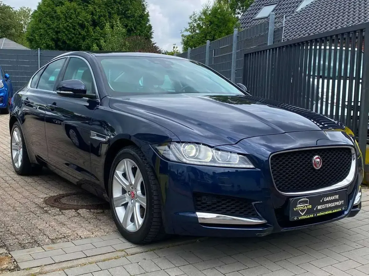 Gebraucht Jaguar XF Portfolio 250 PS (183 kW) 2018 Blau Limousine