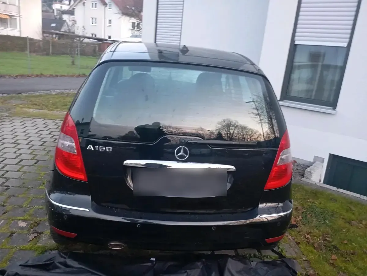 Gebraucht Mercedes A160 95 PS (69 kW) 2011 Schwarz Kleinwagen