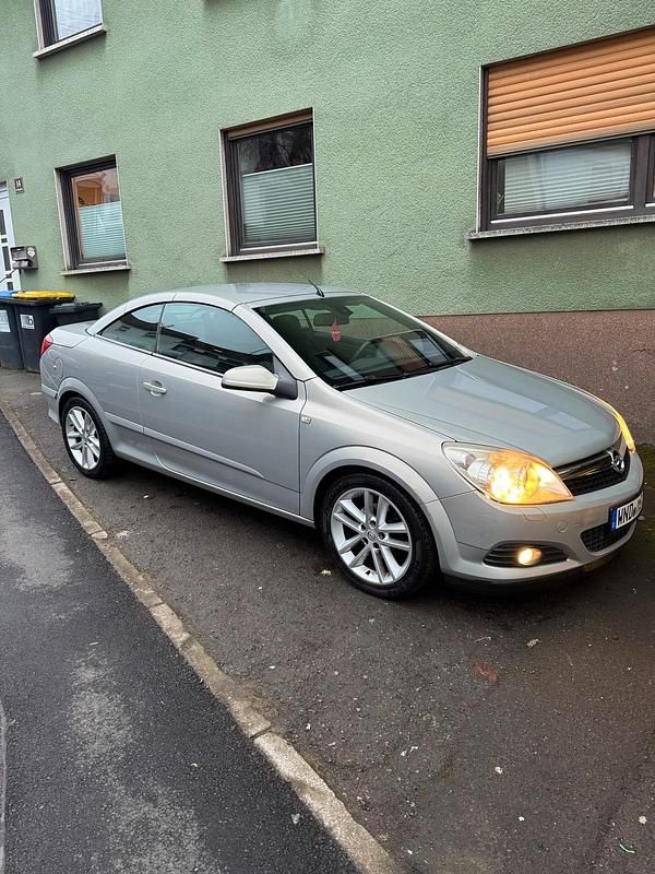 Gebraucht Opel Astra Cabriolet 140 PS (102 kW) 2007 Silber Cabrio