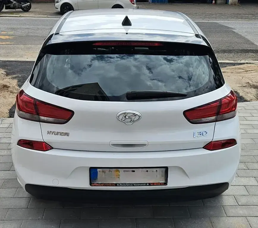 Gebraucht Hyundai i30 99 PS (72 kW) 2019 Weiß Limousine